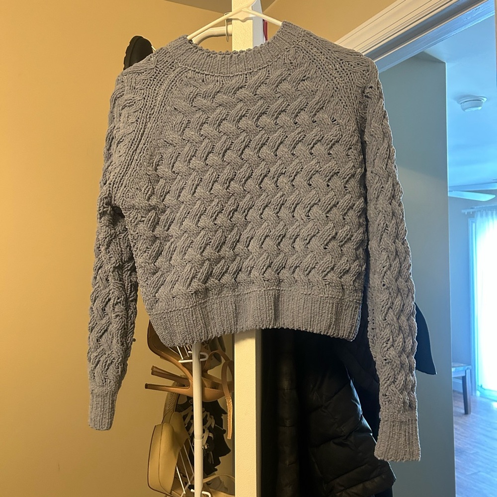 Kendall & Kylie Textured Knit Sweater in Gray
